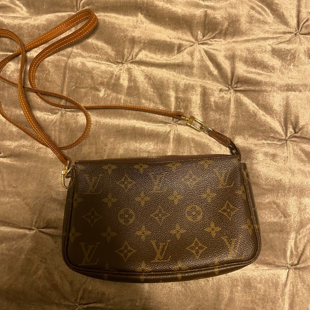 LOUIS VUITTON MONOGRAM CROSS BODY